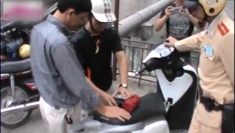 Vạch trần tuyệt chiêu 'thổi' giấy tờ cho SH 'nhảy'